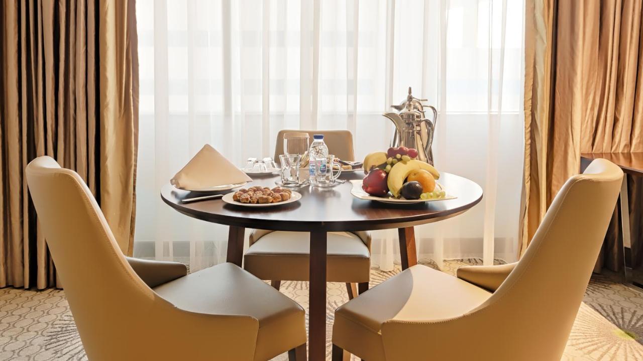 Holiday Suites Al Azizia La Mecque Extérieur photo Breakfast at the hotel