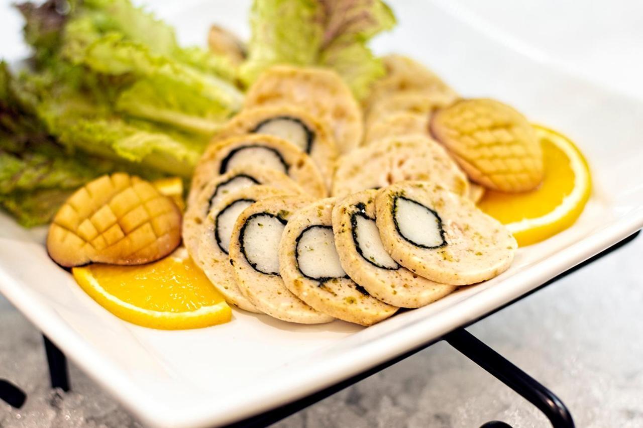 Holiday Suites Al Azizia La Mecque Extérieur photo A plate of baked almond cookies
