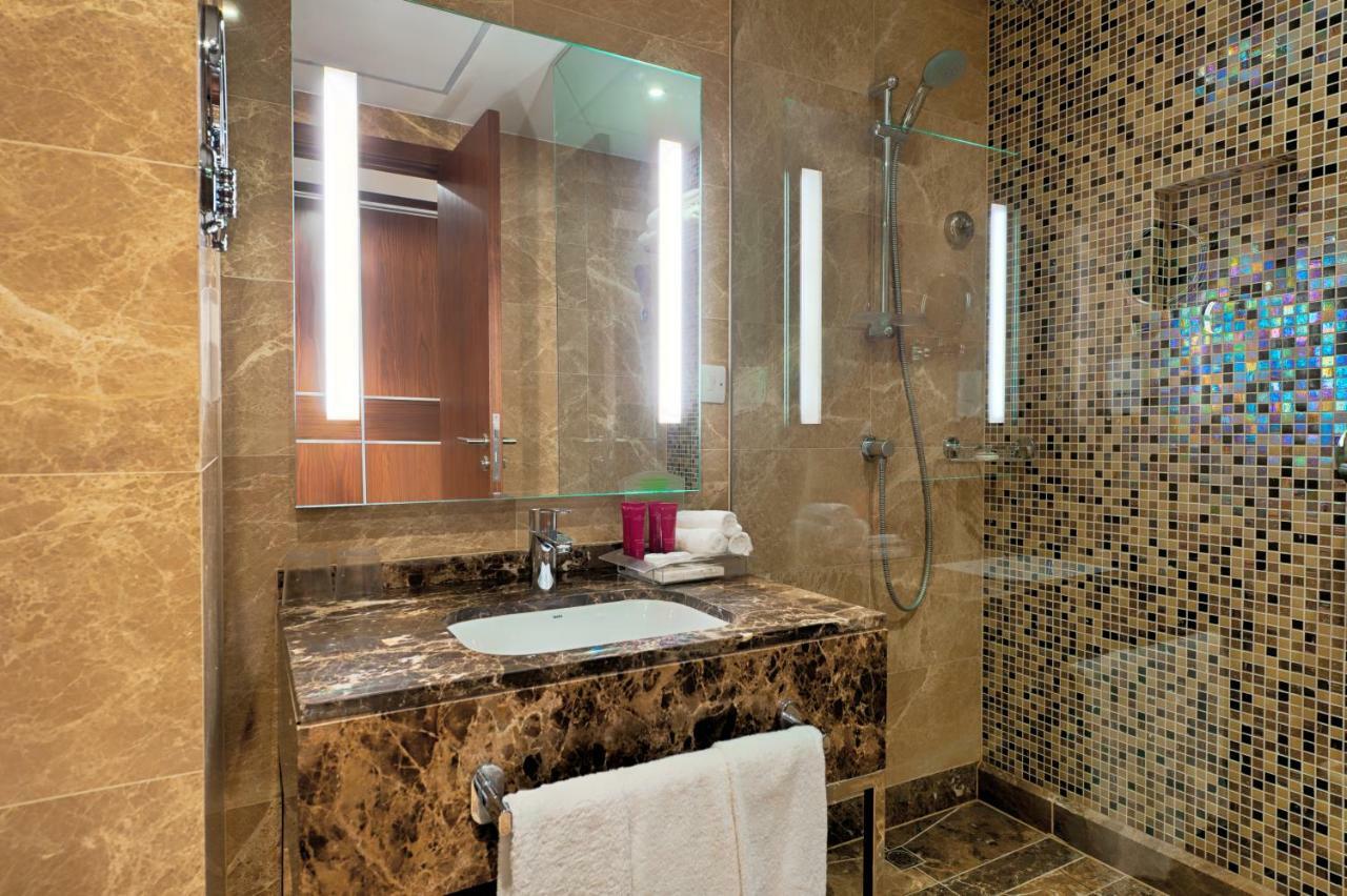 Holiday Suites Al Azizia La Mecque Extérieur photo A bathroom at the hotel